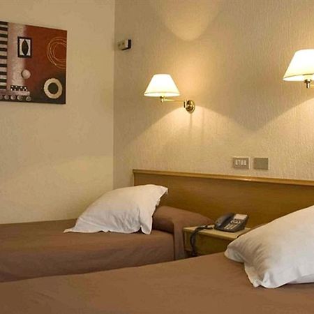 Hotel Leuka Аликанте Стая снимка