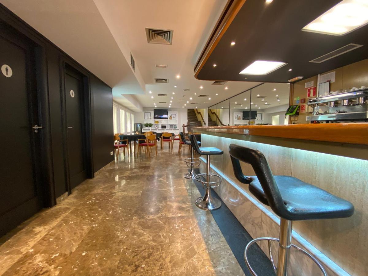 Hotel Leuka Аликанте Екстериор снимка