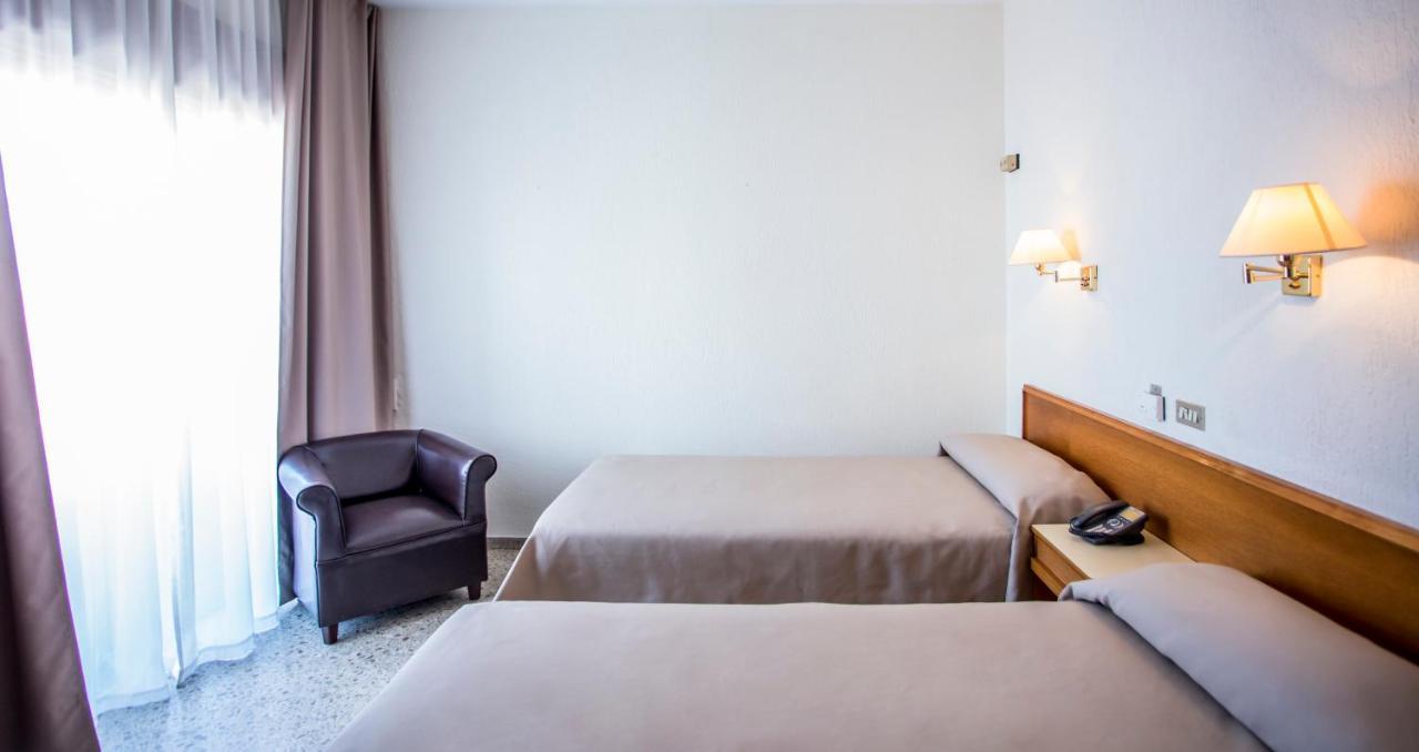 Hotel Leuka Аликанте Екстериор снимка