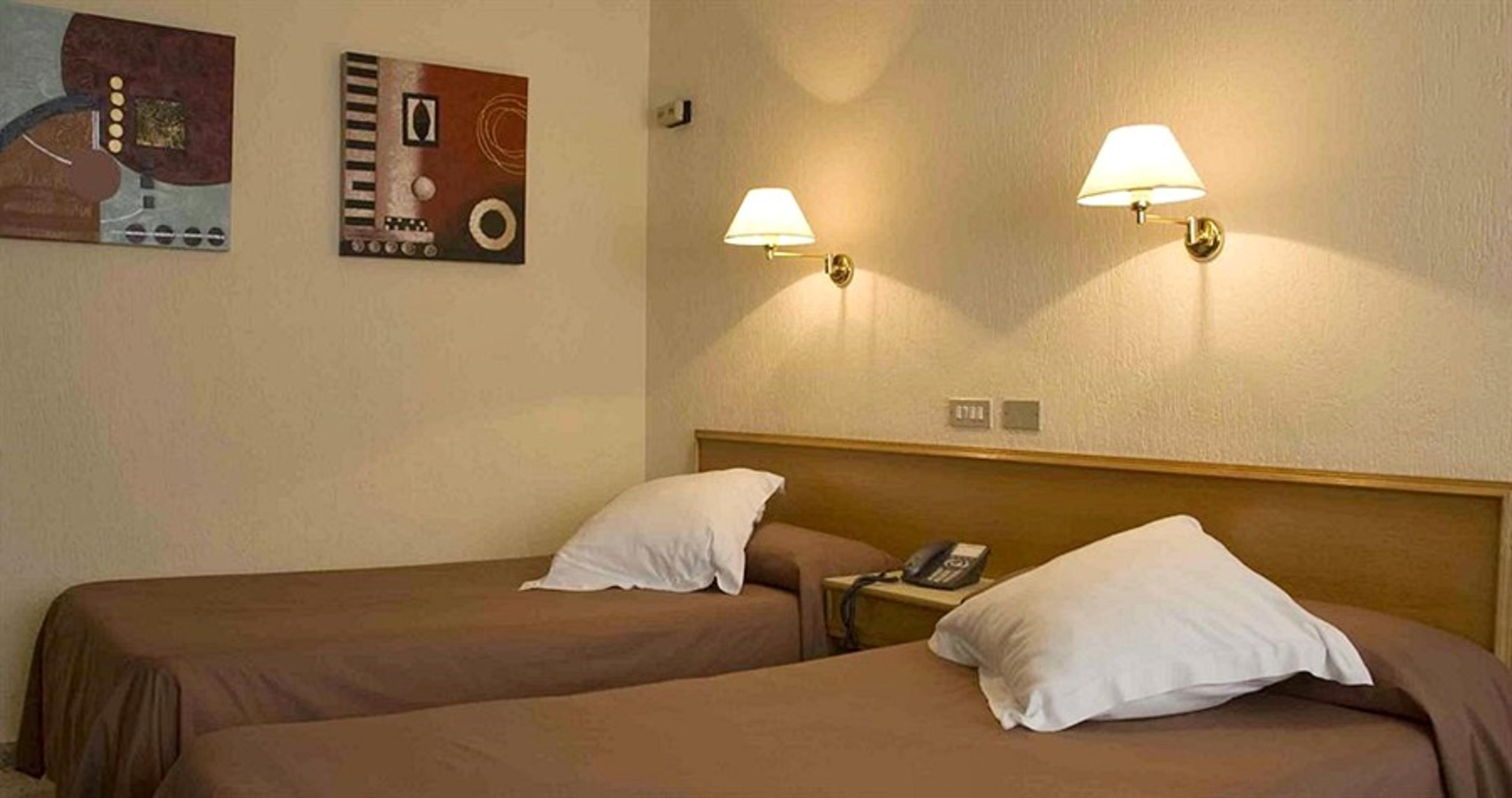 Hotel Leuka Аликанте Стая снимка