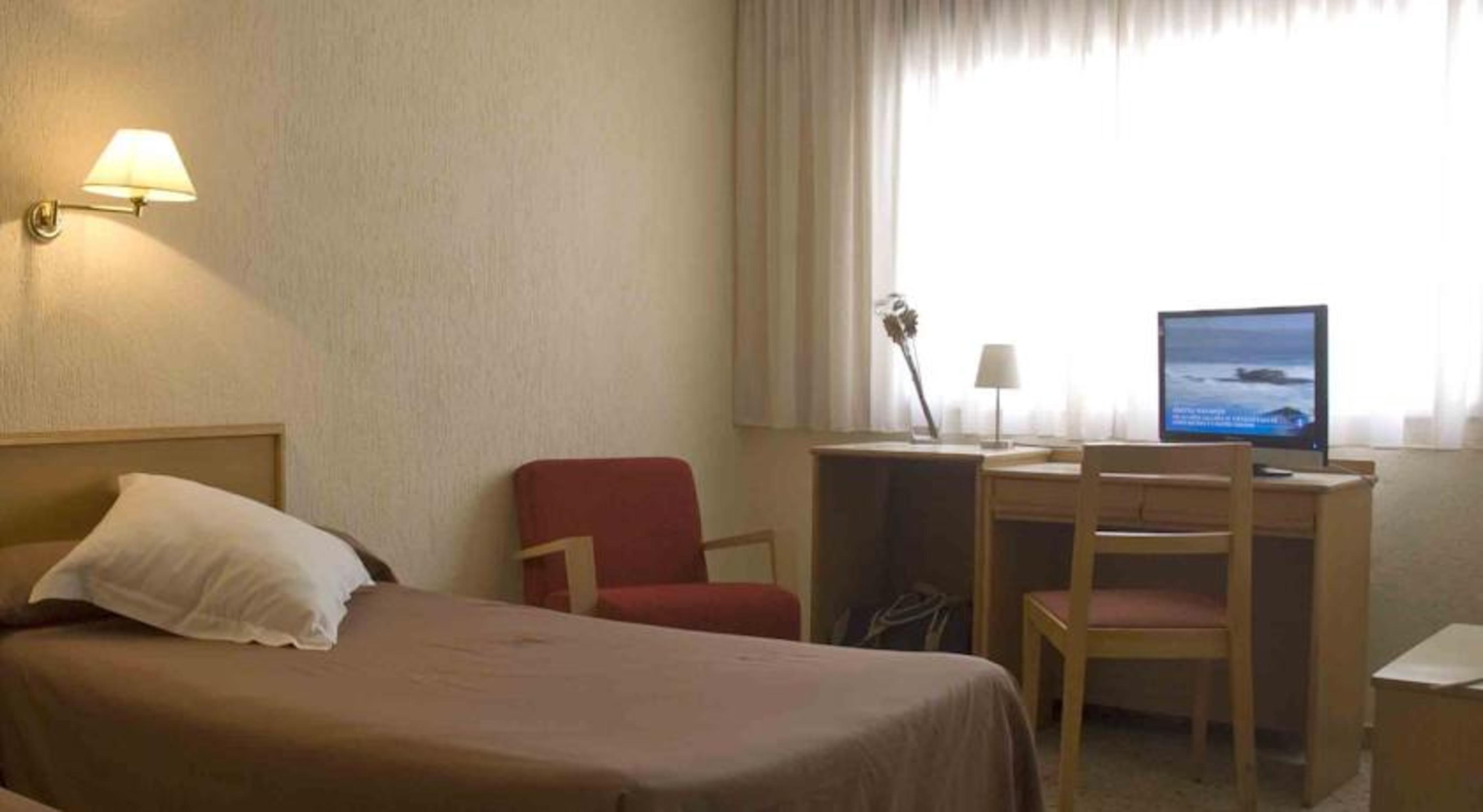Hotel Leuka Аликанте Екстериор снимка