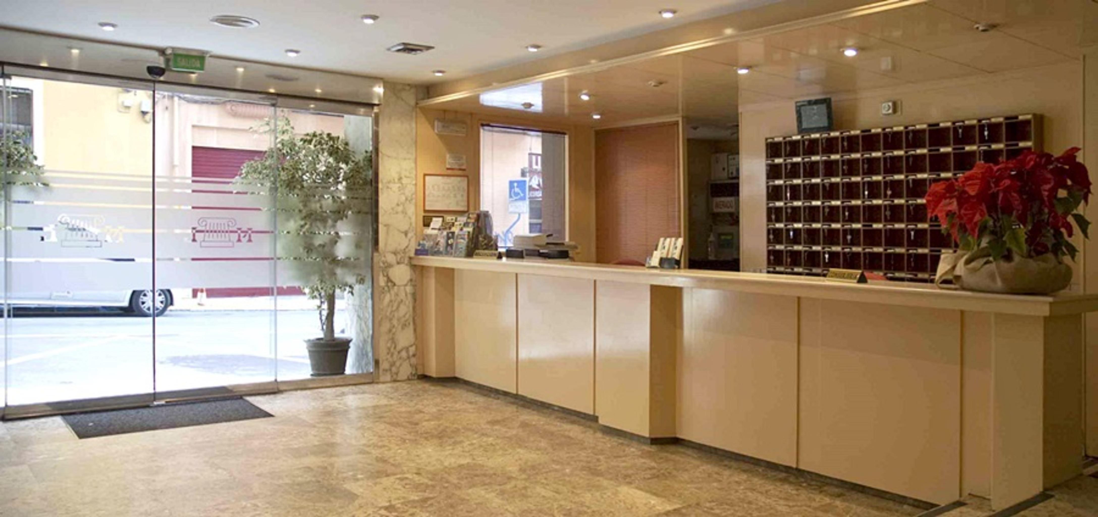 Hotel Leuka Аликанте Екстериор снимка