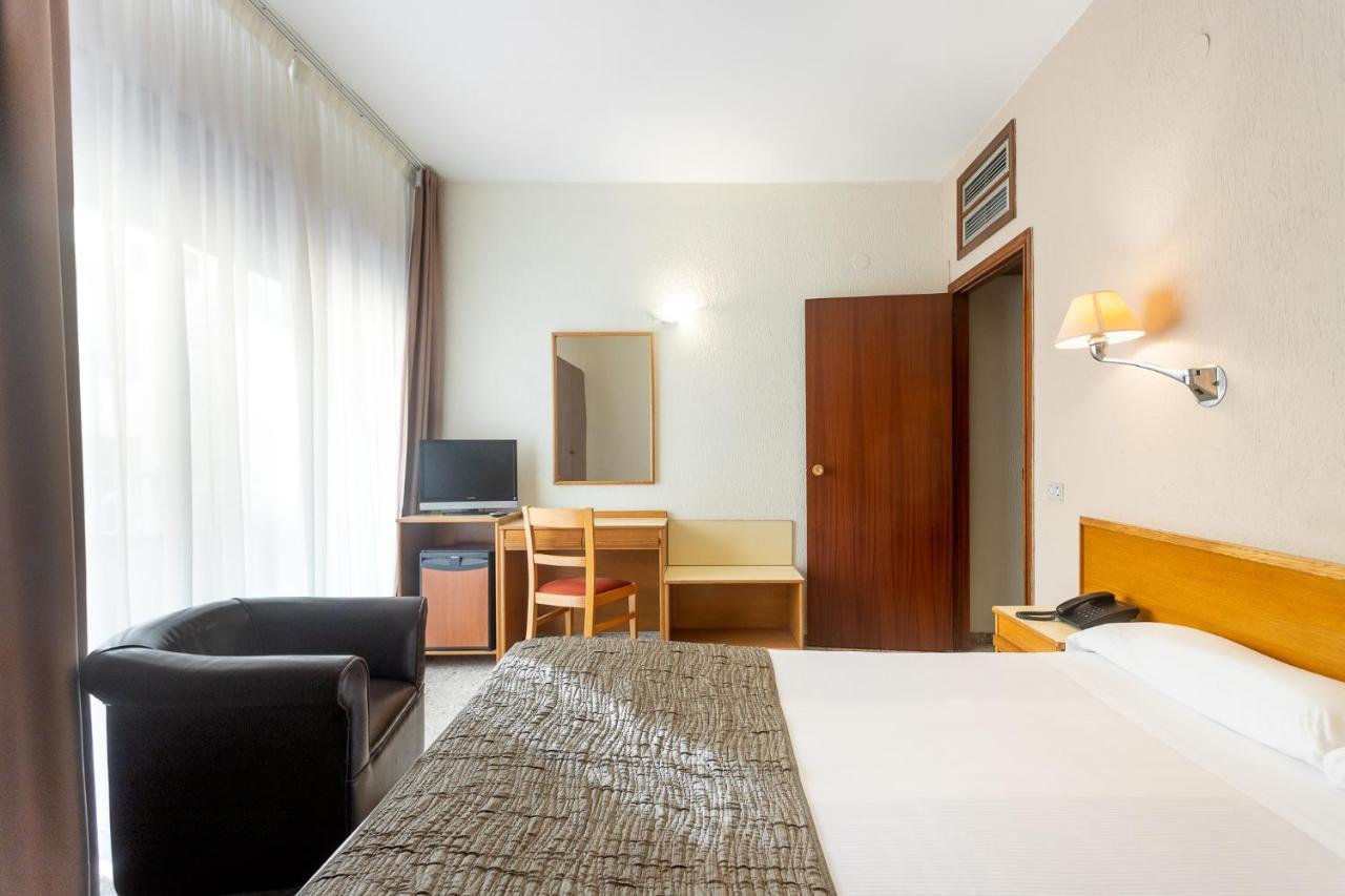 Hotel Leuka Аликанте Екстериор снимка