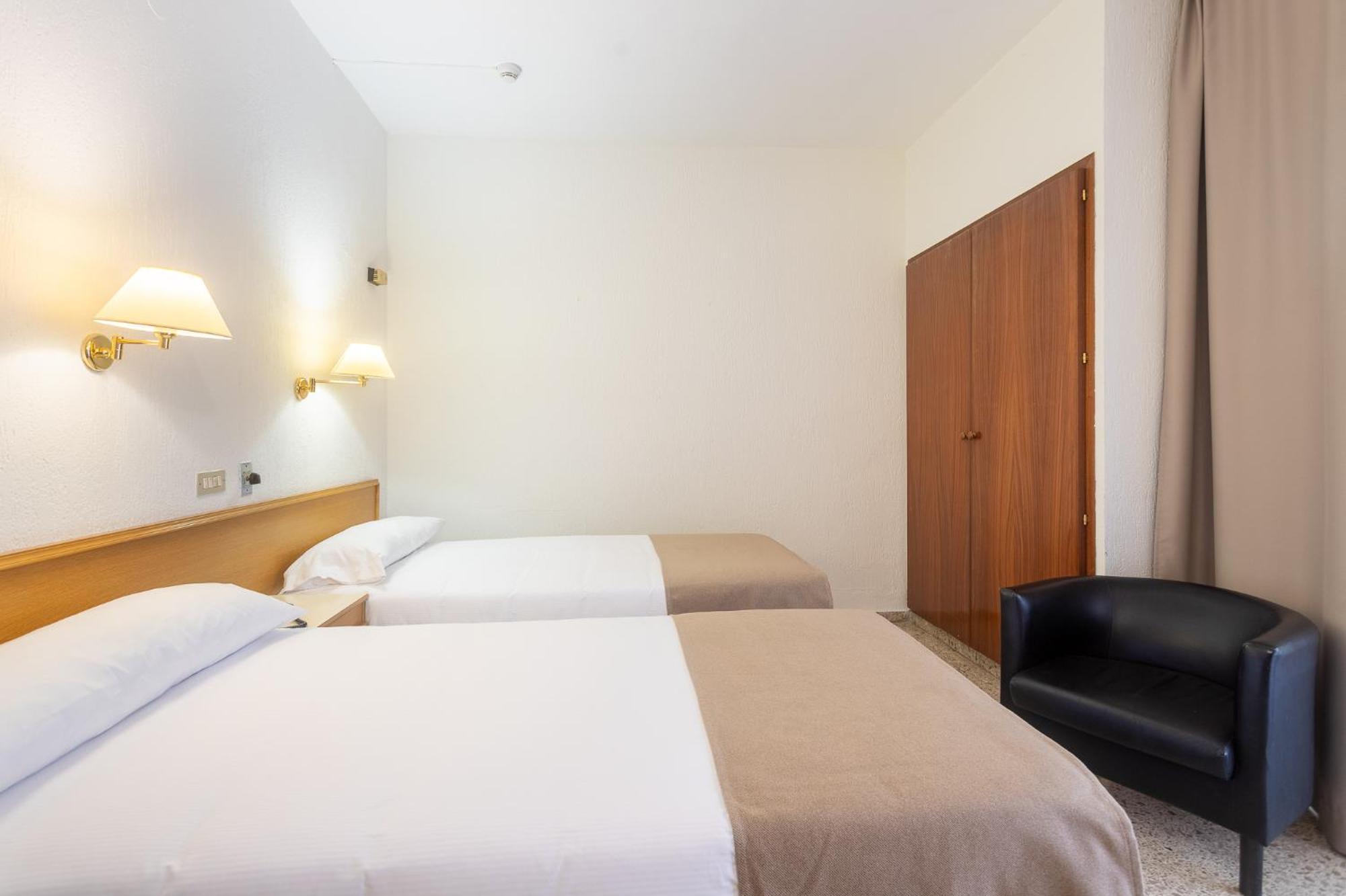 Hotel Leuka Аликанте Екстериор снимка