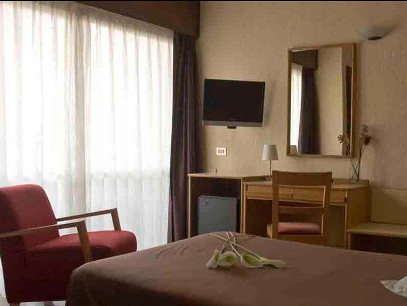 Hotel Leuka Аликанте Екстериор снимка