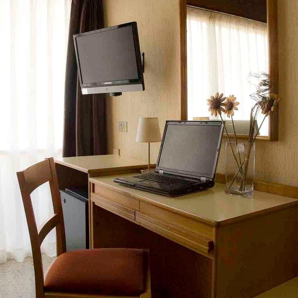 Hotel Leuka Аликанте Стая снимка