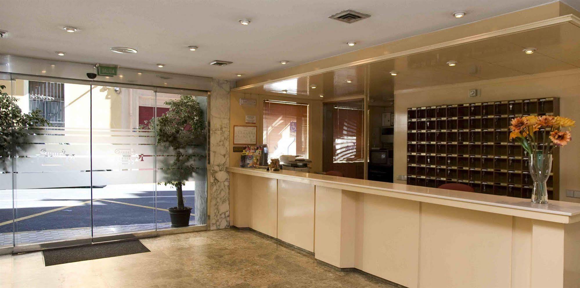 Hotel Leuka Аликанте Екстериор снимка