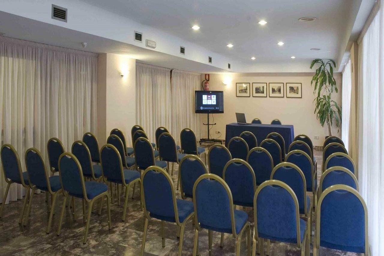 Hotel Leuka Аликанте Бизнес снимка