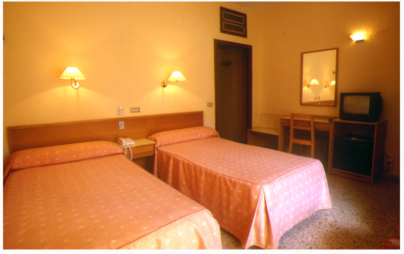 Hotel Leuka Аликанте Екстериор снимка